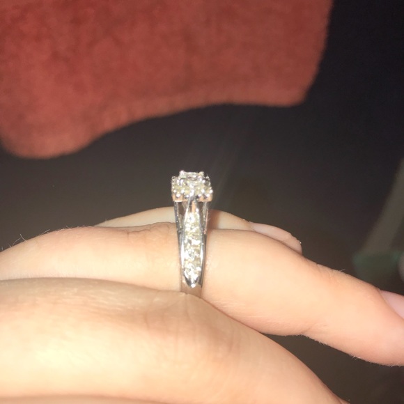Keepsake engagement ring. - Picture 4 of 5